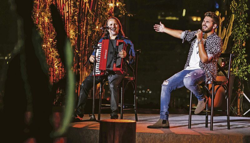 Gustavo Mioto contou com a participação especial de Dorgival Dantas em “Mistura” (Foto: Divulgação)