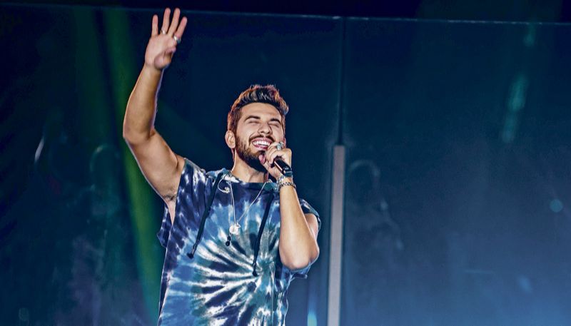 Gustavo Mioto: “Nasci, cresci e vou morrer sendo um cantor sertanejo. Mas nunca é ruim alçar voos diferentes” (Foto: DeZcarga/Divulgação)