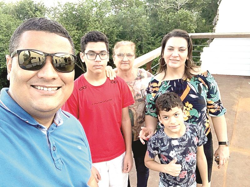 Hamilton Luiz Silva mudou para outro plano de saúde e levou toda a família (Foto: Acervo pessoal)