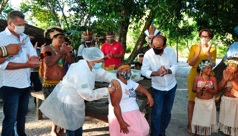 Primeira vacinada em Aracruz nesta terça-feira (Foto: Divulgação / Prefeitura de Aracruz)
