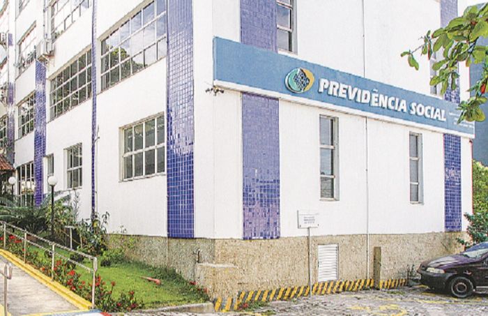 Prédio do INSS: quem ganha salário mínimo passa a pagar R$ 82,50 (Foto: Thiago Coutinho — 15/03/2016)