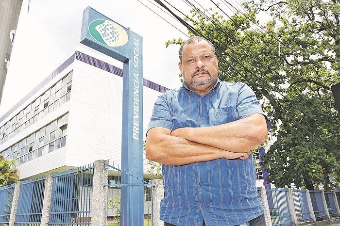 O aposentado João Carlos Barata, de 59 anos, contou que fica de olho na mudança das regras que afetam os segurados do Instituto Nacional do Seguro Social (INSS) (Foto: Leone Iglesias/AT)