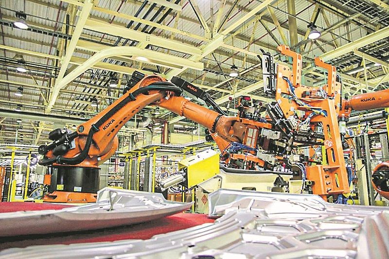 Linha de montagem na fábrica da Ford em Camaçari: unidade está modelada para produzir carros de passeio (Foto: Ted Ferreira)