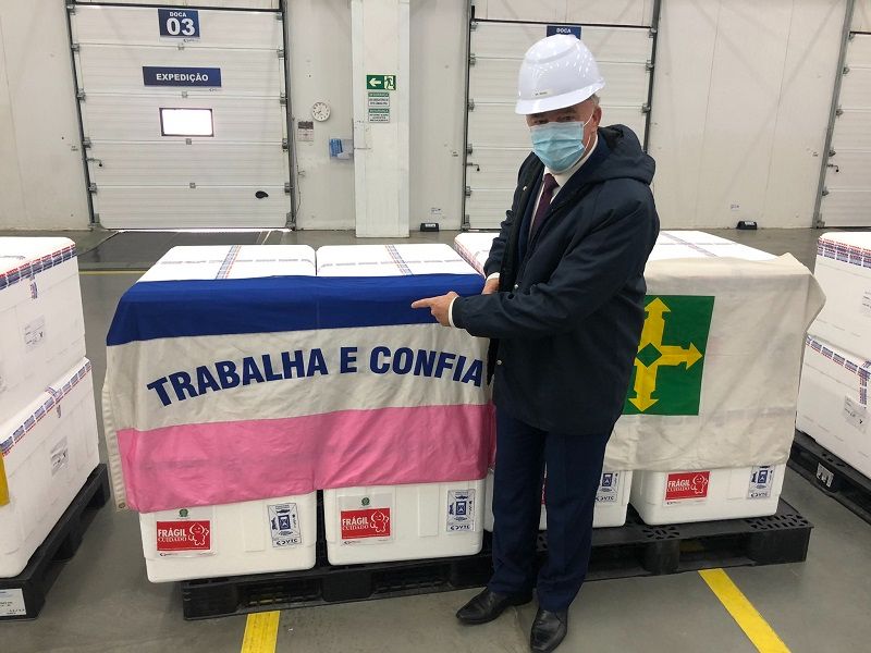 Governador recebe, de forma simbólica, lote de vacinas que será destinado ao Espírito Santo. (Foto: Reprodução/Twitter)