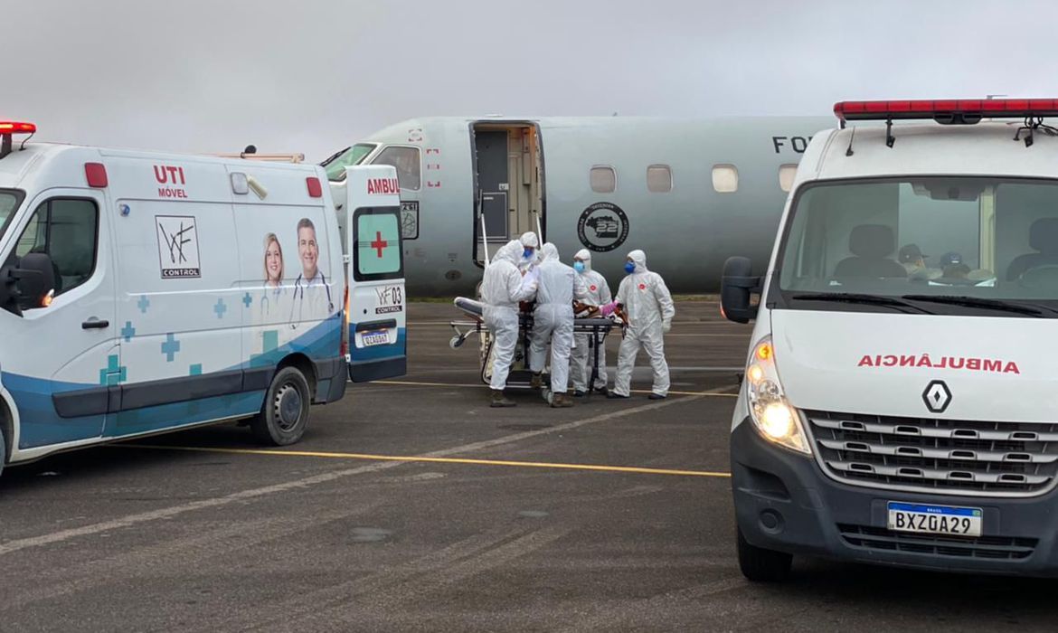 Primeiro grupo foi transferido na manhã desta sexta para Teresina (Foto: Divulgação/Força Aérea Brasileira (FAB))