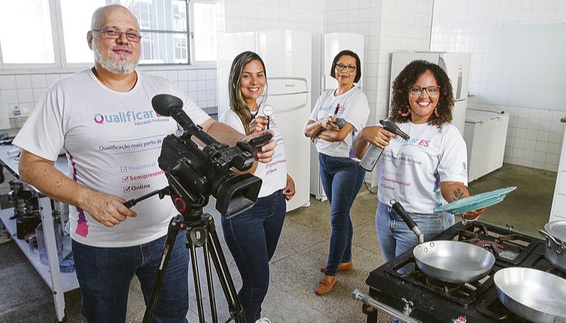 Mário Gomes, Giselle Meireles, Dilvânia Maria e Kenya Souza são professores do programa, que está com oportunidades abertas em 11 municípios (Foto: Beto Morais / AT)
