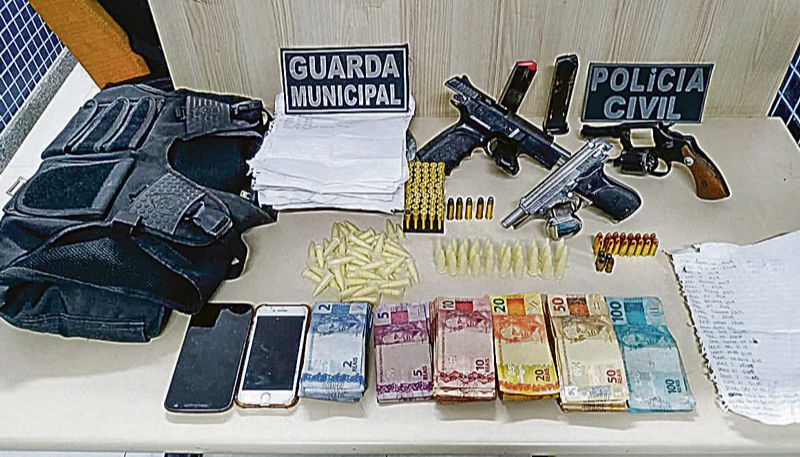 Material apreendido com acusado (Foto: Divulgação / SESP-ES)