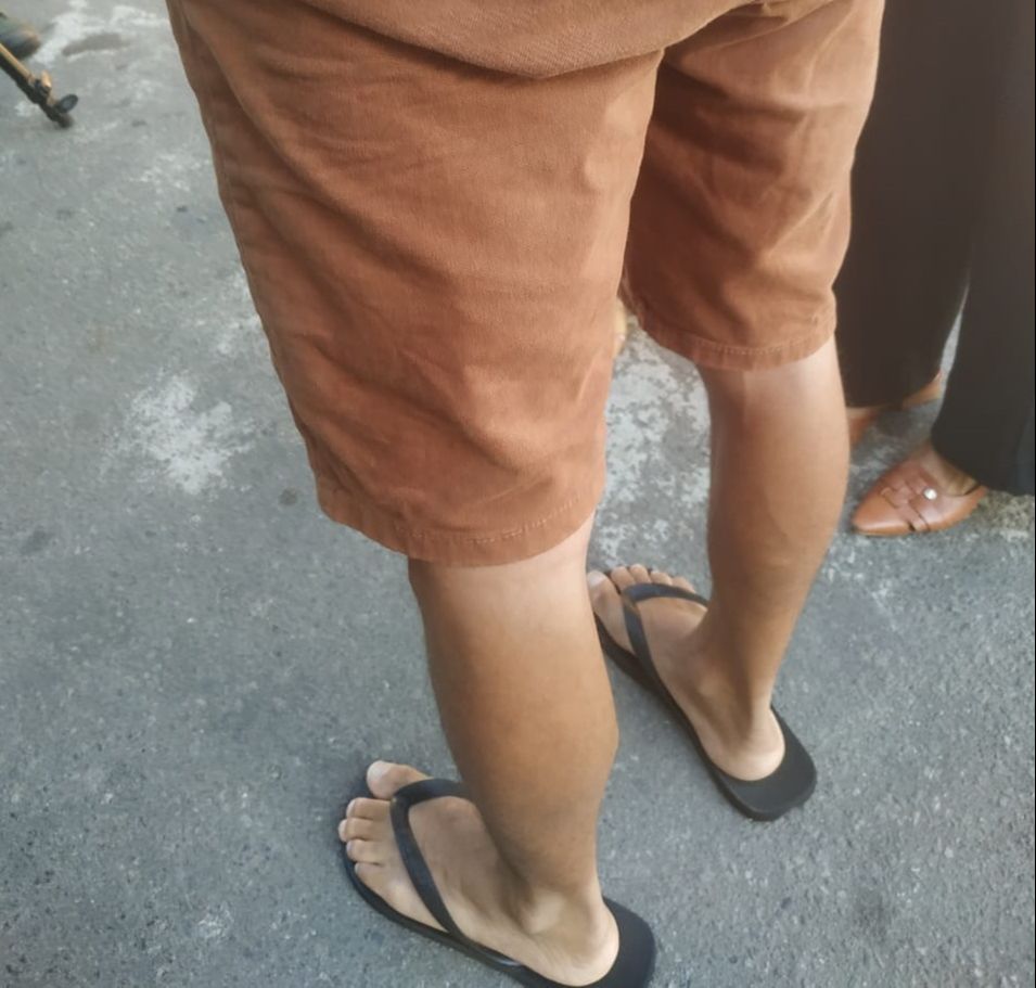 Motorista trabalha em aplicativo há dois anos (Foto: Kananda Natielly)