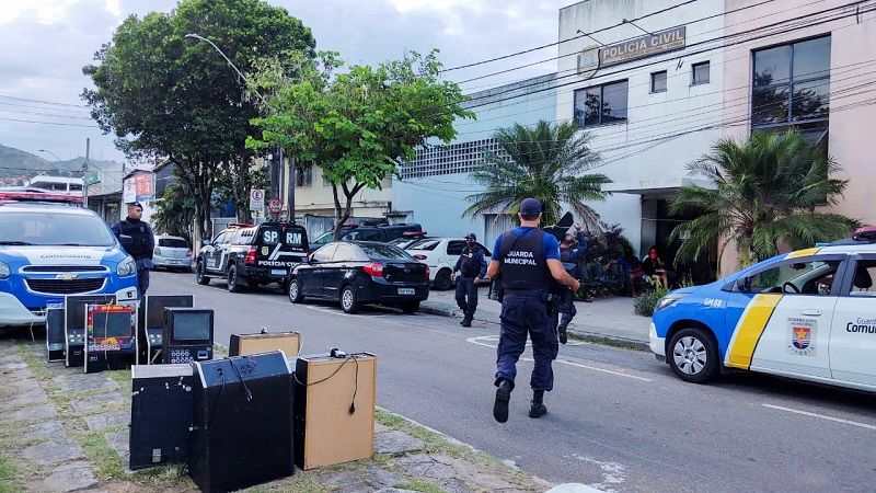 Dez bares foram alvos e sete pessoas foram presas em bairros da capital (Foto: Taynara Nascimento)