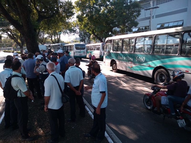 Paralisação dos rodoviários de Vitória na avenida Marechal Mascarenhas de Moraes. (Foto: Fábio Nunes/AT)