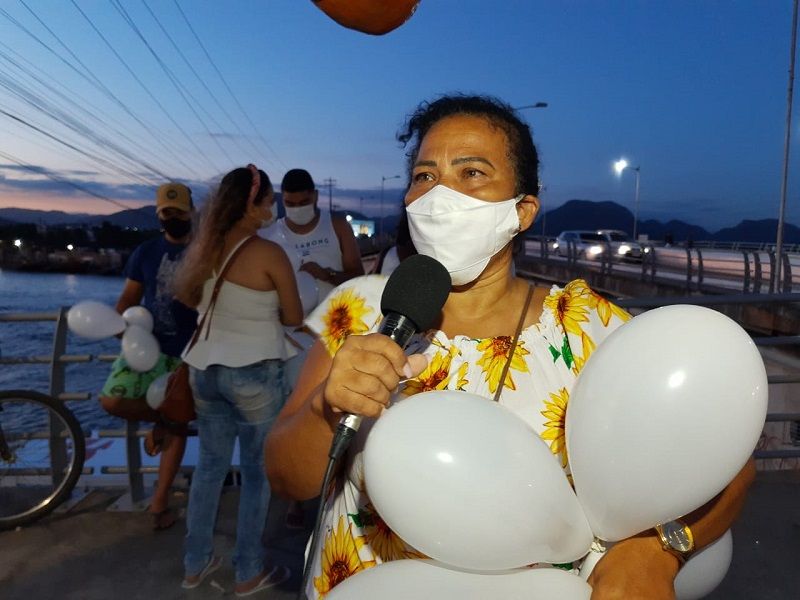 “Fizemos uma homenagem para nos despedirmos dela, mas queremos saber o que aconteceu. Precisamos de uma resposta”, questiona a tia da vítima (Foto: Roberta Bourguignon)
