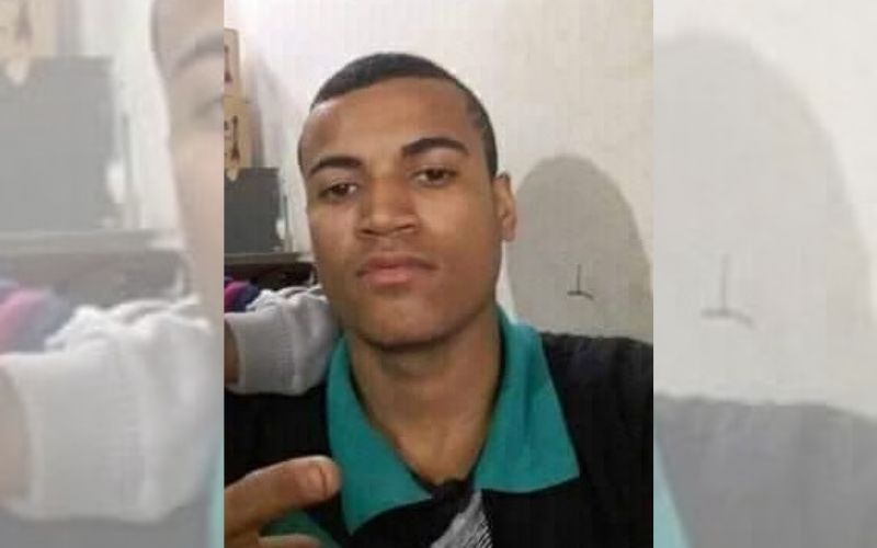O pedreiro, identificado como Breno Cesar dos Santos Rodrigues, de 22 anos, foi morto a tiros na noite deste sábado (09) na Praia de Capuba (Foto: Acervo Pessoal)