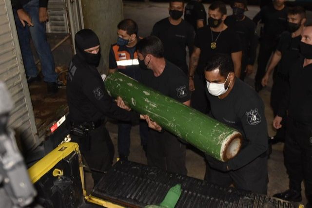 Polícia apreende cilindros de oxigênio em empresa em Manaus (Foto: Divulgação/SSP-AM)