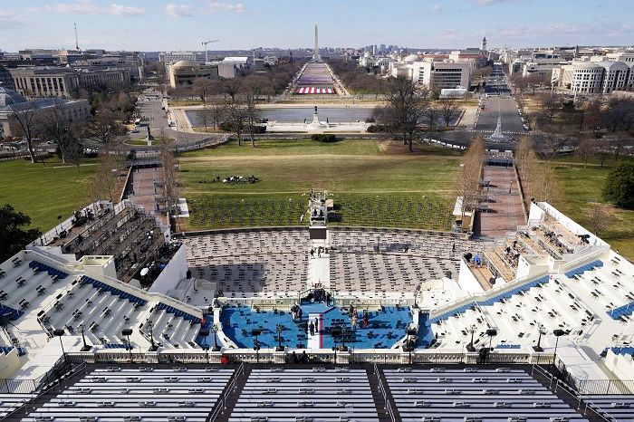 Vista do National Mall em Washington (DC), nesta terça-feira, onde estão sendo feitos os últimos preparativos antes da 59ª posse presidencial nos Estados Unidos (Foto: SUSAN WALSH/ASSOCIATED PRESS/ESTADÃO CONTEÚDO)