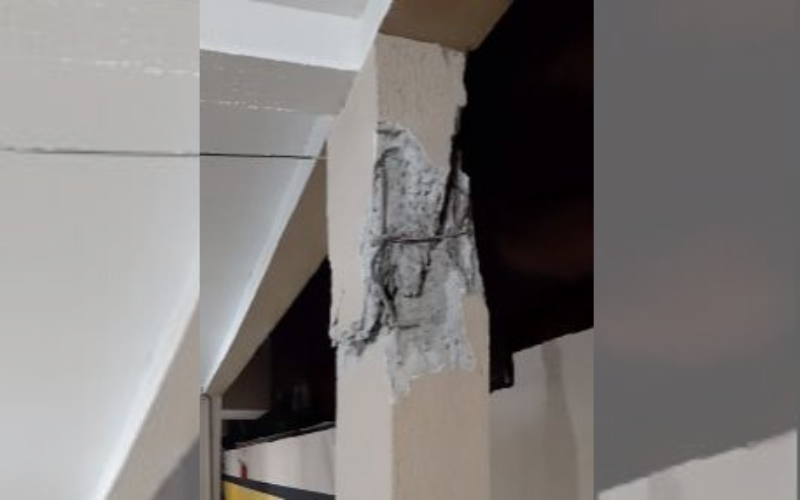 Rachadura em coluna de prédio em Nova Itaparica, Vila Velha (Foto: Enviada por WhatsApp)
