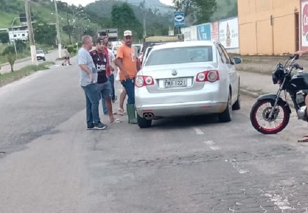 As vítimas foram abordadas por suspeitos enquanto seguiam pela rodovia ES-289 (Foto: Divulgação)
