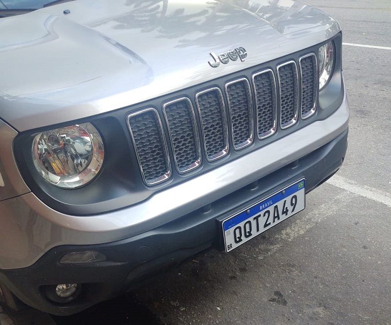 Carro roubado em sítio após família ser feita refém em Rio Novo do Sul. (Foto: Acervo pessoal)