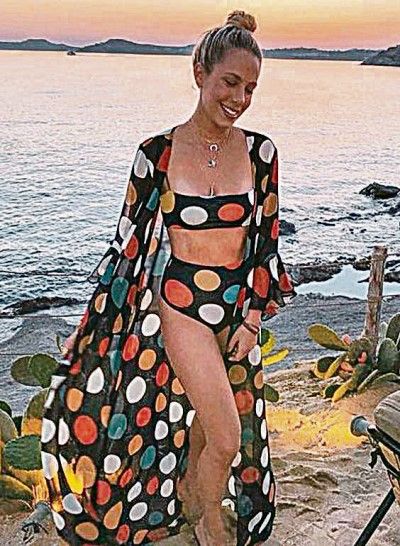 Que tal sair toda combinando? Está super em alta, sobretudo com o print de poá colorido e vibrante. (Foto: Reprodução/Pinterest)