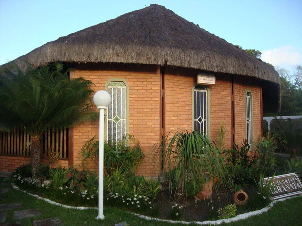 Templo da ICM na Aldeia Coroa Vermelha tem cobertura de piaçava