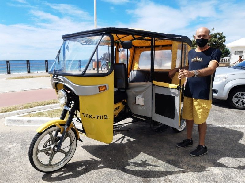 O servidor público Robson Santos trouxe o veículo de Minas Gerais: era meio de transporte, mas virou negócio. (Foto: Roberta Bourguignon)