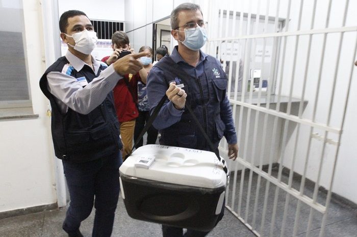 Espírito Santo recebe as doses da vacina contra a covid-19 (Foto: Beto Morais/AT)