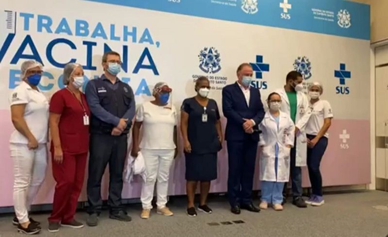 Sete profissionais de saúde são os primeiros a serem vacinados no Estado (Foto: Reprodução/Governo do Estado)