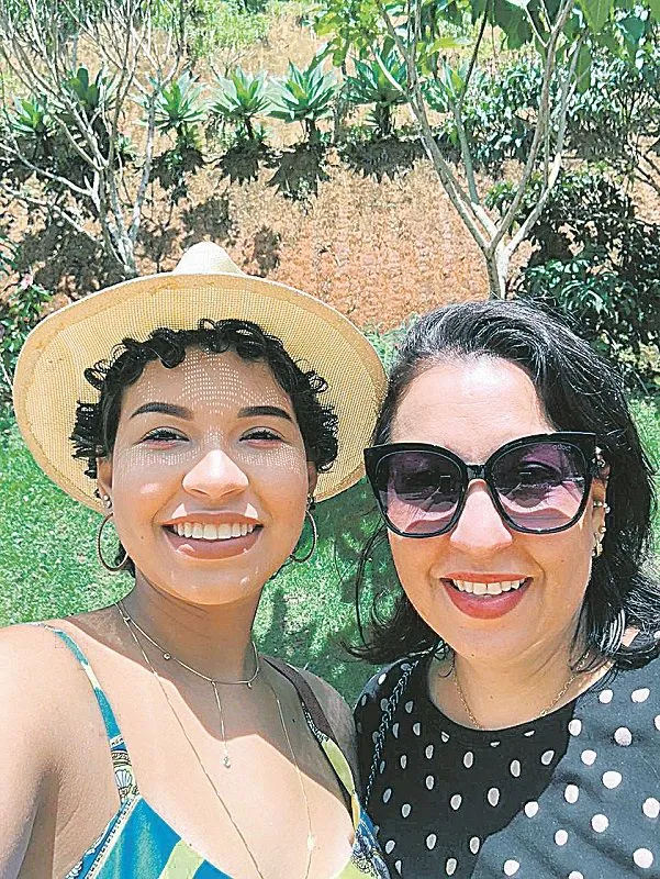 Imagem ilustrativa da imagem Estudante de 15 anos vence o câncer e sonha em ser médica