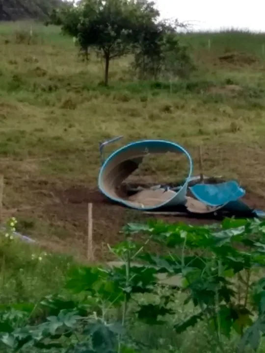 Imagem ilustrativa da imagem VÍDEO | Pedras se soltam de montanha e levam medo a moradores no Norte do Estado