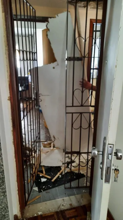 Imagem ilustrativa da imagem Explosão em apartamento: Há quase 4 meses, família teve casa atingida por pedra