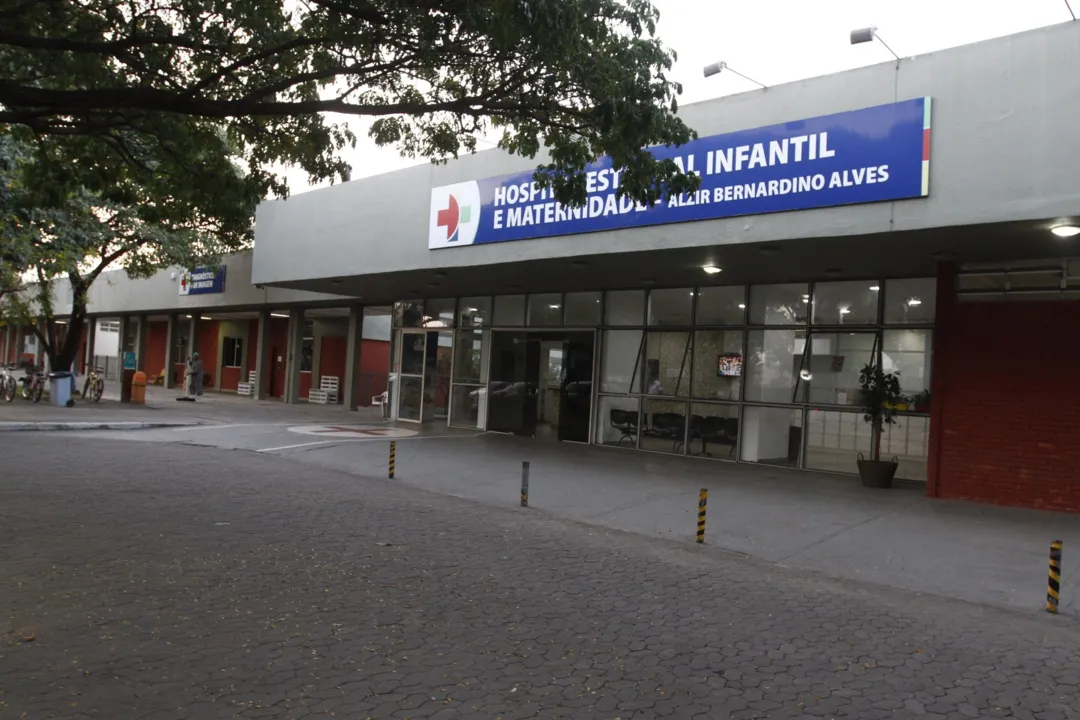 Imagem ilustrativa da imagem Recém-nascida encontrada em latão de lixo ganha nome no hospital