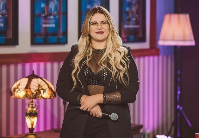 Imagem ilustrativa da imagem Marília Mendonça apresenta dor no corpo, náusea e boca inchada após alergia a camarão
