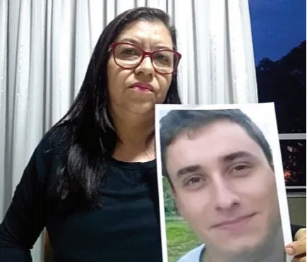 Imagem ilustrativa da imagem Após filhos serem assassinados, mães ajudam na investigação