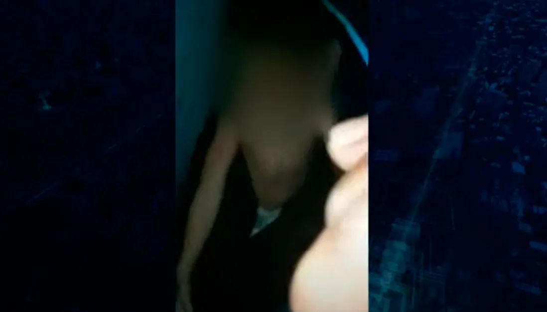 Imagem ilustrativa da imagem Mãe e tia são presas por manter menino de 3 anos em tambor de plástico