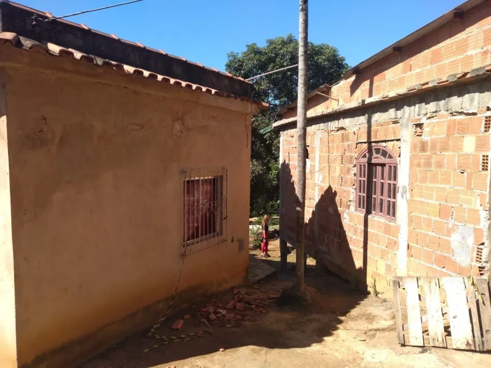 Imagem ilustrativa da imagem Pedreiro é morto após homens armados invadirem casas em Cariacica