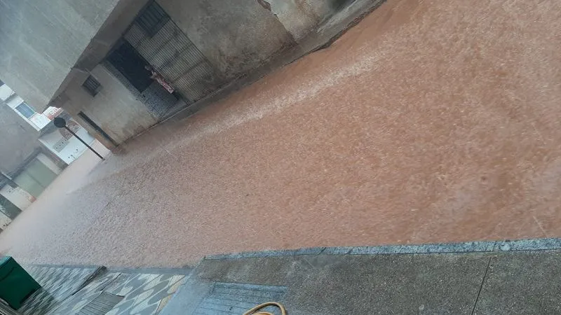 Imagem ilustrativa da imagem Após chuva, ruas de Alfredo Chaves alagam e preocupam moradores