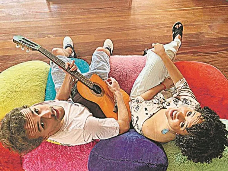 Imagem ilustrativa da imagem Show online de Theo Bial e Quel nesta terça-feira
