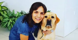 Imagem ilustrativa da imagem Deficiente visual é barrada de entrar em carro de aplicativo com cão-guia