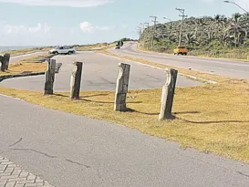 Imagem ilustrativa da imagem Bancos corroídos pelo tempo