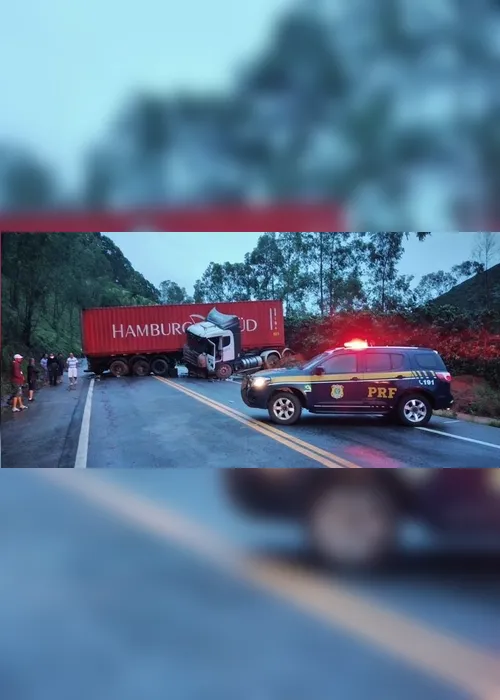 Imagem ilustrativa da imagem Acidente entre duas carretas deixa 4 feridos na BR-262, no Sul do Estado