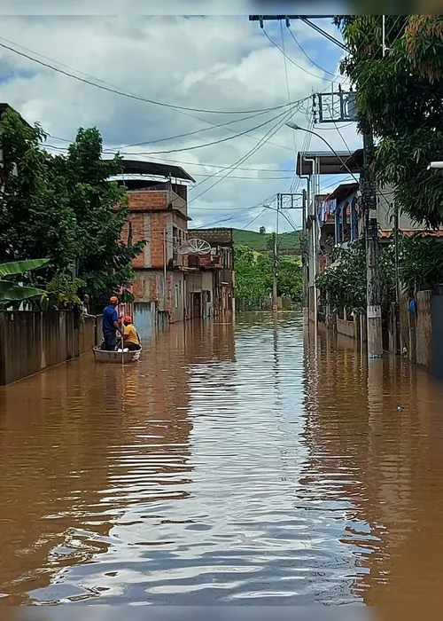 Imagem ilustrativa da imagem Rio transborda e deixa quase mil pessoas fora de casa em Bom Jesus do Norte
