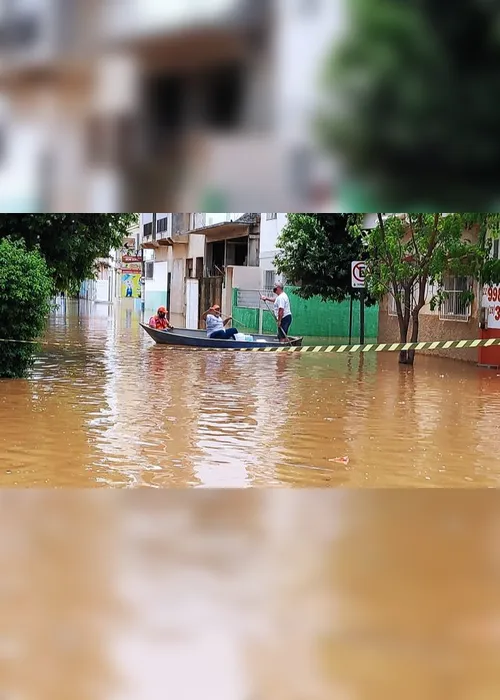 Imagem ilustrativa da imagem Rio transborda e deixa quase mil pessoas fora de casa em Bom Jesus do Norte