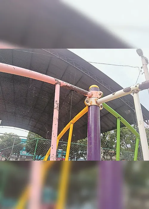 
          Imagem ilustrativa da imagem Brinquedos enferrujados em praça
          