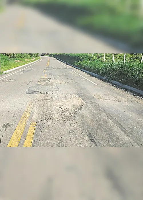 
          Imagem ilustrativa da imagem Pista de rodovia com buracos
          