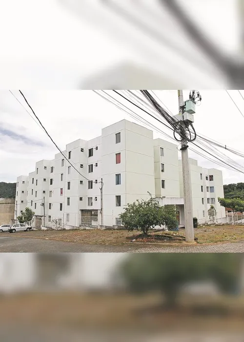 
          Imagem ilustrativa da imagem Condomínio à espera de reparos
          