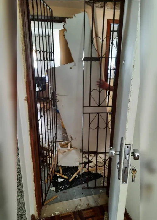 Imagem ilustrativa da imagem Explosão em apartamento: Há quase 4 meses, família teve casa atingida por pedra