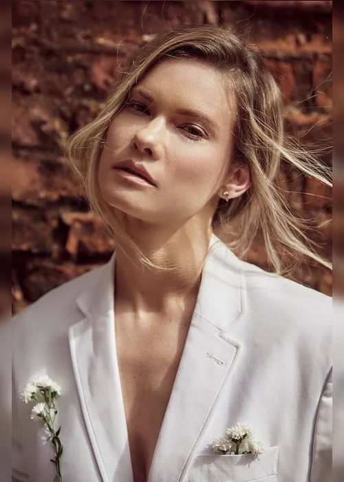 Imagem ilustrativa da imagem “Focar no bom é uma maneira melhor de se viver”, diz atriz Karen Junqueira