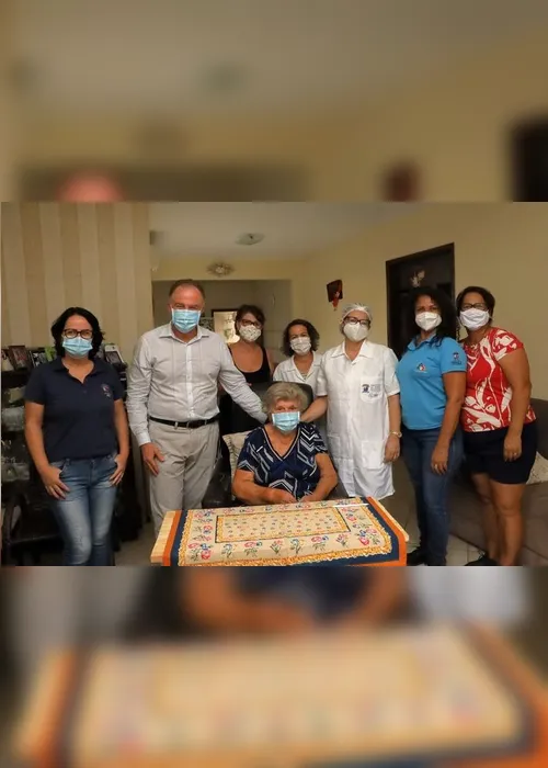 Imagem ilustrativa da imagem Aos 88 anos, mãe do governador é vacinada contra Covid