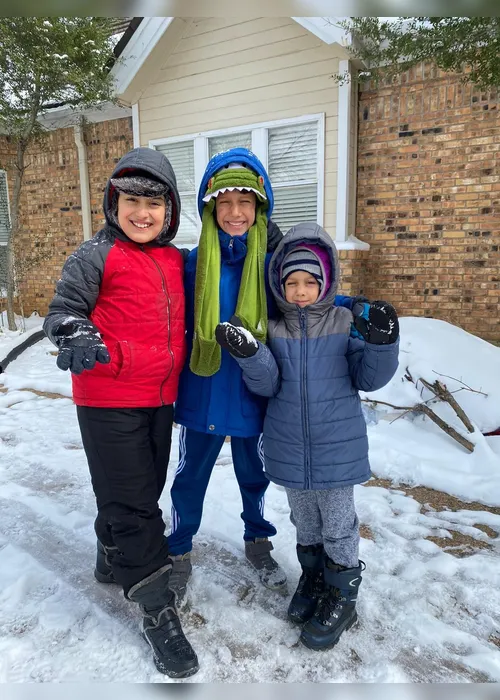 
          Imagem ilustrativa da imagem Capixabas em meio a nevasca relatam drama nos Estados Unidos: "Sem luz e comida"
          