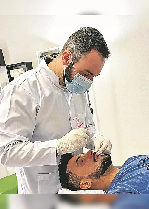 
          Imagem ilustrativa da imagem Preenchimento labial é tendência entre homens
          