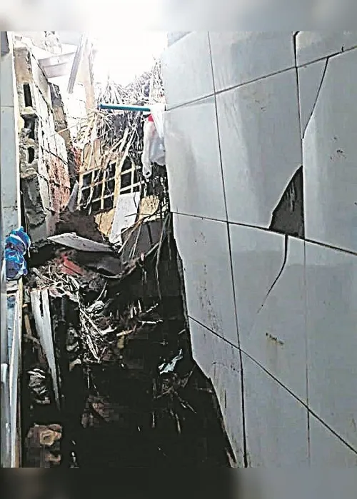 
          Imagem ilustrativa da imagem Queda de barreira em Viana
          